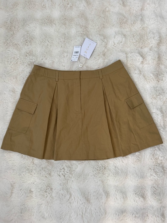 Wayf Dresses & Skirts - WAYF Khaki Pleated Mini Skirt (Size XL)
